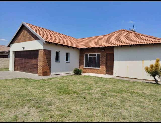 3 BEDROOM TOWNHOUSE FOR SALE IN WATERKLOOF AH